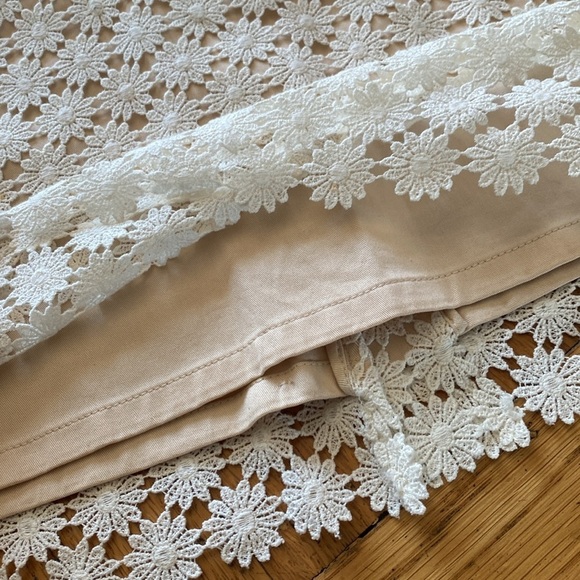 Talbots Petites Daisy Floral Ivory Lace Eyelet Skirt Size 6P - Picture 3 of 9